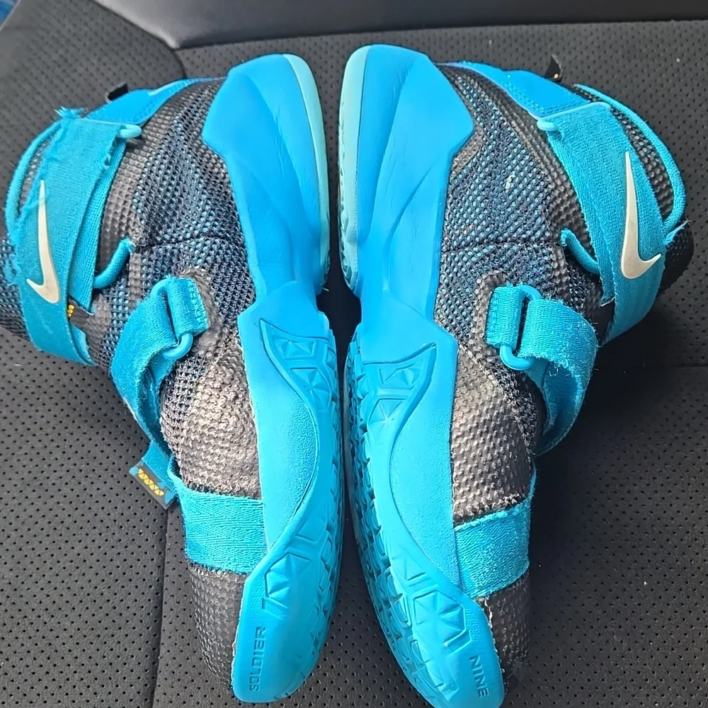 Nike Lebron Soldier IX 9 GS Black Blue Strap Basketball Shoes Size 2y